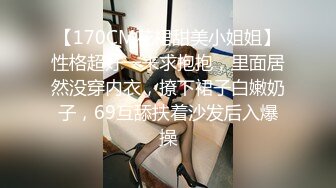 【熟女爱好者】丰满迷人的极品美少妇很是诱惑的自摸黑鲍鱼玩私拍 被摄影师干的水声清晰可见