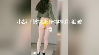 偷拍漂亮的百褶裙美女 无奈人太多只能看一眼就走