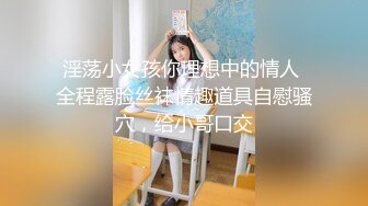 偷拍美女裙底风光 超短包臀裙护士姐姐坐在台阶上直接露骚丁买奶茶的花裙少妇台阶上岔开腿展示蕾丝边粉内