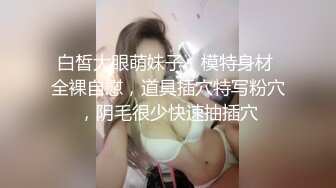 4个妞的淫乱生活，皮肤比较黑的大哥草嘴，小妹穿着假鸡巴内裤草穴，舔着嫩逼还让骚逼口交，淫乱互草玩奶子