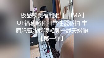 不露脸极品无毛白虎馒头肥逼妹子假屌自慰，翘起屁股后入假屌爆菊，放地上骑乘上下套弄，近距离特写手指扣弄