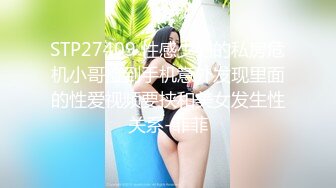 长发颜值妹子全裸自慰，道具插穴特写粉穴，水水很多