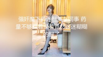 一个戴眼镜的漂亮婴儿，抽搐着吞咽着精液。