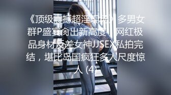 地鐵站跟拍碎花裙嫩白腿大學妹子,誘人的蕾絲粉內內被屁股鉤夾住了