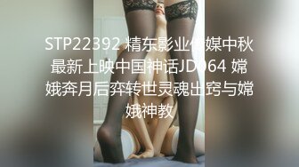 主播不仅要颜值有身材，一个不够两个来