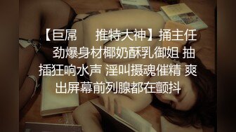 颜值不错红唇骚女【金牌小可】和炮友激情啪啪旁边还有个妹子观战，口交上位骑乘后入猛操非常诱人