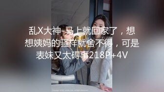 最新全景沟厕偷拍光板无毛的美女，尿尿泛着水花