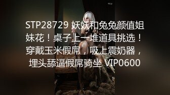 【新片速遞】  这么完美的女人怎么也下海了，太棒了 老狼的福音【撸点极高】9分超高颜值甜美的脸蛋，一双修长的美腿 翘翘蜜臀，惊为天人