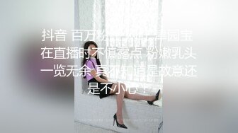 高颜值美女吃鸡 吃的好认真 这小舌头太会舔了 还有这小眼神 真像一条听话的小母狗