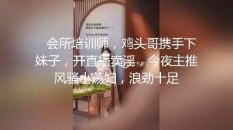 尾随偷拍美女裙底风光 吊带裙靓女和精神小伙男友逛街。松垮内内性感真想伸手摸一下