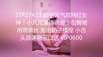 双马尾超清纯萝莉带上眼镜更是诱惑，张开双腿摩擦无毛肥穴，振动棒进出抽插猛捅，爸爸操我小骚逼娇喘呻吟