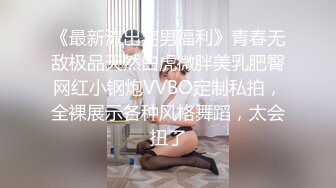 【新片速遞】   邻家型贤惠的超级漂亮御姐！居然是个超级喷水女王，喷水的力度几乎前无古人 后无来者，像高压水龙头！粉逼比18岁少女还嫩