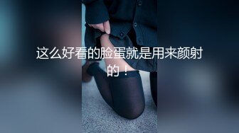  三男两女多人淫乱沙发上干到卧室，一人一个后入开操，摄影小哥旁边指导姿势