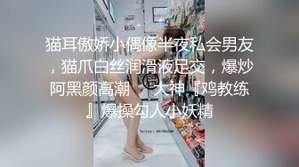 爆乳眼镜美御姐，一对豪乳白又大，炮友震动棒玩骚穴，手指插入扣穴，浴室洗澡