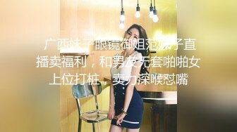    91YP哥 暴草前凸后翘极蜘蛛侠开裆装美女 极品女神剪开牛仔裤无套啪啪