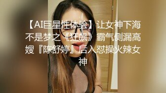 丝袜高跟露脸风骚小少妇一个人寂寞的玩弄假鸡巴，跟狼友互动撩骚，道具抽插蹂躏自己抠弄骚穴，高潮喷水不止