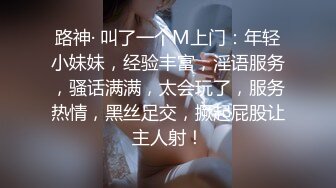 两男一女，抱艹