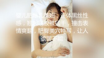  轻熟女姐妹组合露脸激情4P伺候年轻小哥哥，让小哥吃奶子交大鸡巴，黑丝情趣互动抽插