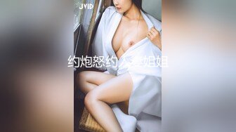 阳光灿烂的女孩为男友吹