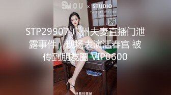 KTV唱歌啪啪 大长腿短裤妹伸进衣服摸奶子 脱掉裤子摸逼掰穴 拉手后入抽插猛操