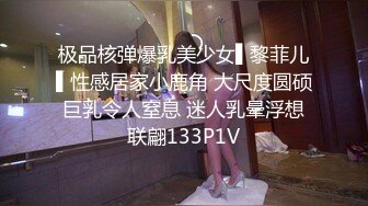 【新速片遞】商场女厕全景偷拍牛仔裤少妇的小肥鲍