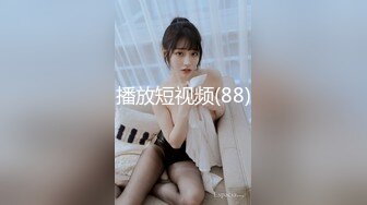 约炮清纯学生妹 身材纤细翘臀圆润的小美女 妹子还在打游戏 就迫不及待的摸奶 直接无套后入太爽了