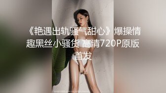 餐厅女厕蹲守蓝裙凉拖红趾甲小美女红嫩的紧穴不用擦甩屁股就干