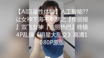  女神姐妹花无敌兔兔外表甜美戴眼镜，丁字裤翘起屁股，半脱特写肥穴