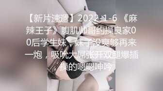 科技园蹲守美女老板娘的肥美大鲍鱼,一边抽烟一边尿尿