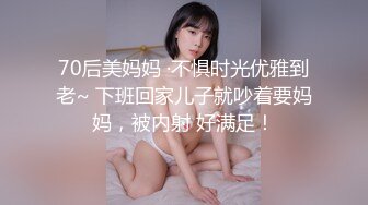 极品淫乱骚婊 4P堪比AV 两手各握肉棒一个舔B (2)