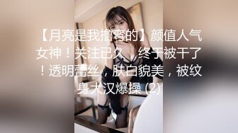  豹纹小少妇露脸精彩演绎，房间里好几哥男人观战，交大鸡巴互动狼友撩骚听指挥