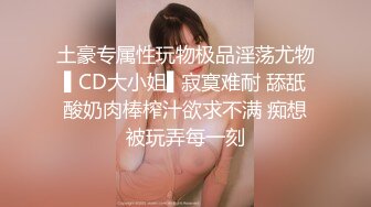 粉嫩嫩长发小美女骚骚韵味浓郁，抱在怀里亲吻揉捏奶子，这前凸后翘肉体触感美妙鸡巴硬邦邦，啪啪大力轰击