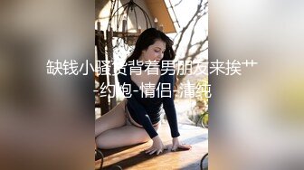 上着班诱惑少妇到公司厕所偷吃，丝袜内裤脱了放一边，撅起屁股朝门外，心里还是很害怕的，少妇却吃得上瘾！