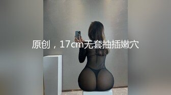 退休老师跟好姐妹陪小哥一起大秀直播，全程露脸颜值不错玩弄小哥大鸡巴，让小哥深喉草嘴各种抽插自慰骚穴