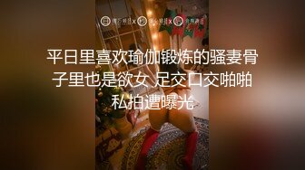 公司文静女同事私底下饥渴反差婊