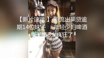 沃尔玛超市遇见瓜子脸美女小姐姐，遂跟着上厕所偷拍她尿尿，有人进来赶紧躲到对面厕所继续拍，小尿还蛮性感！1