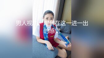 【双胞胎姐妹花浴室诱惑】长相清纯带着眼镜，浴室脱光光湿身诱惑，贫乳小奶子，翘起美臀拍打，坐马桶上掰穴特写