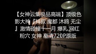 跟随偷窥漂亮cos小姐姐 好可爱的美眉 小内内卡着小屁屁 看着好诱惑