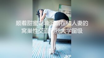 女模特用乳交和所有技巧征服书呆子！