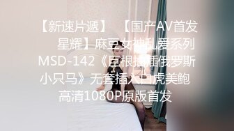 温柔小白露脸良家小媳妇自己一个人在家大秀直播，陪狼友互动撩骚，揉着骚奶子道具抽插骚穴呻吟，精彩又刺激