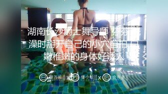 科技楼蹲守很有气质的蓝衣美女 尿尿都这么温柔