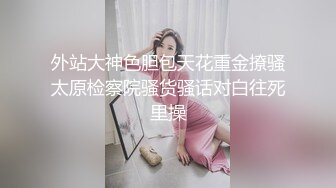 【新片速遞】美女3P 嘴叼一根 逼里插一根 性福满满 皮肤咋那么白 无毛逼咋那么粉