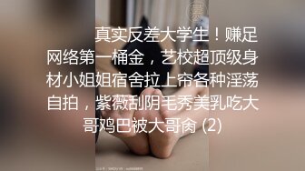 粉裙美艳少妇和家人逛公园性感蕾丝透明内裤包裹肉臀前C微透黑森林弯腰撅臀裆部有湿痕很诱惑