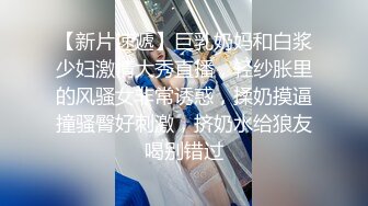 大神溜进公共女厕全神贯注的偷拍 穿的很清凉的妹子  一个不留神被她猛的一回头发现了