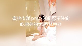 路边公厕偷拍漂亮的白纱裙少妇阴唇微突有些发黑但很嫩