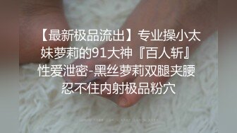 商场女厕前后景逼脸同框偸拍多位小姐姐方便，连衣裙美女来事还穿透明冰丝内裤侧漏严重，大屁股女的蕾丝T裤更是惹火 (1