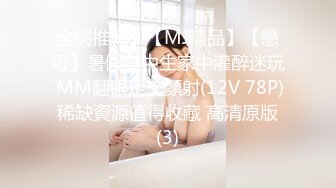 熟女控小夥勾搭美艷40多歲小姑姑，大白天從廚房幹到餐桌，再幹到陽臺，窗簾也不拉，對面看光光