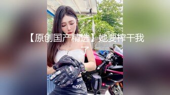  操爆乳美女小护士，按着脑袋猛插嘴，扛起双腿草无毛骚穴，大力输出，爽的不行