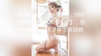 颜值妹子特写逼逼上厕所尿尿，出租屋里丝袜美腿和男友无套啪啪，姿势很多