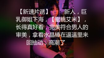 商场女厕全景偷拍给自己做面膜有点尿急憋不住了的美容师